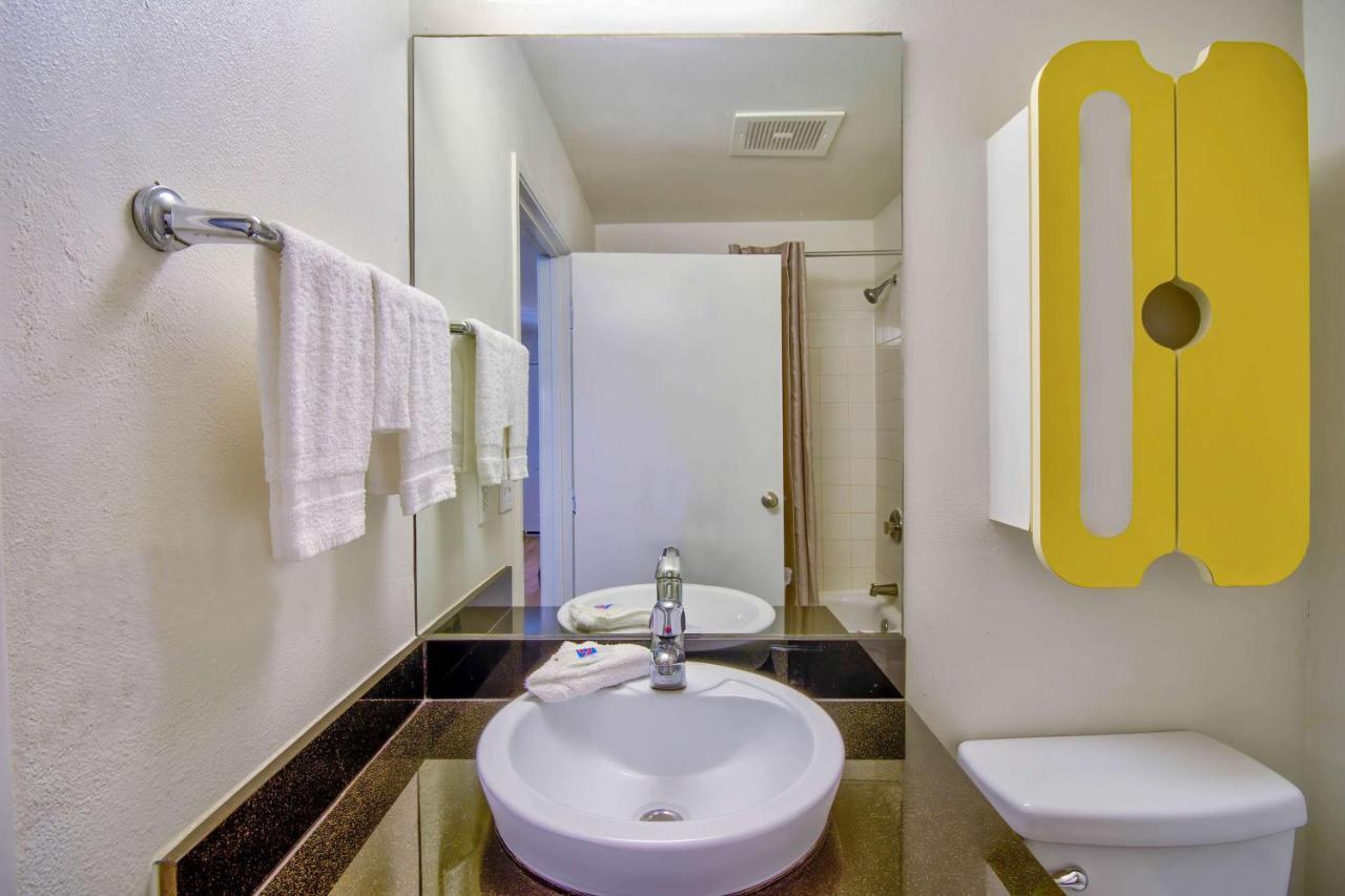 Studio 6-phoenix, Az - Deer Valley Hotel Phoenix